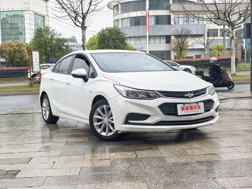 Cruze 2017 1.5L Automatic Pioneer Sunroof Edition купить на сайте DeffCars