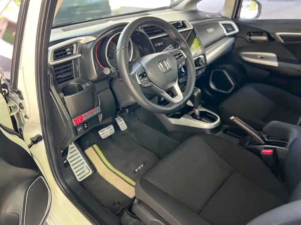 Fit 2018 1.5L CVT Comfort Sunroof Edition купить на сайте DeffCars