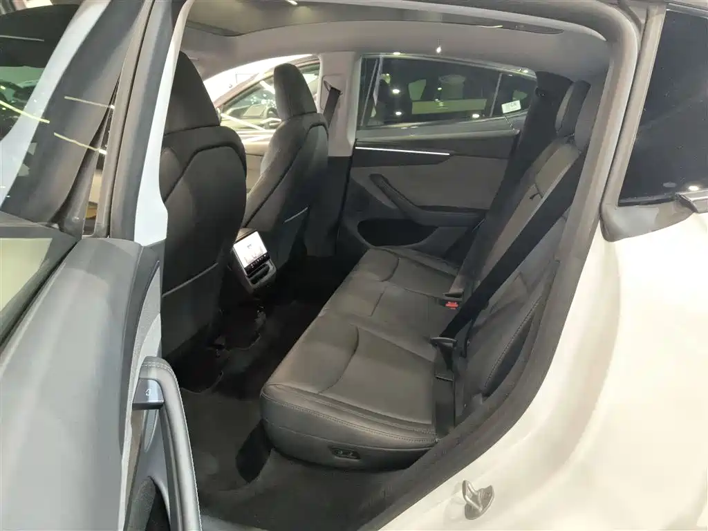 Model Y 2025 rear-wheel drive version купить на сайте DeffCars