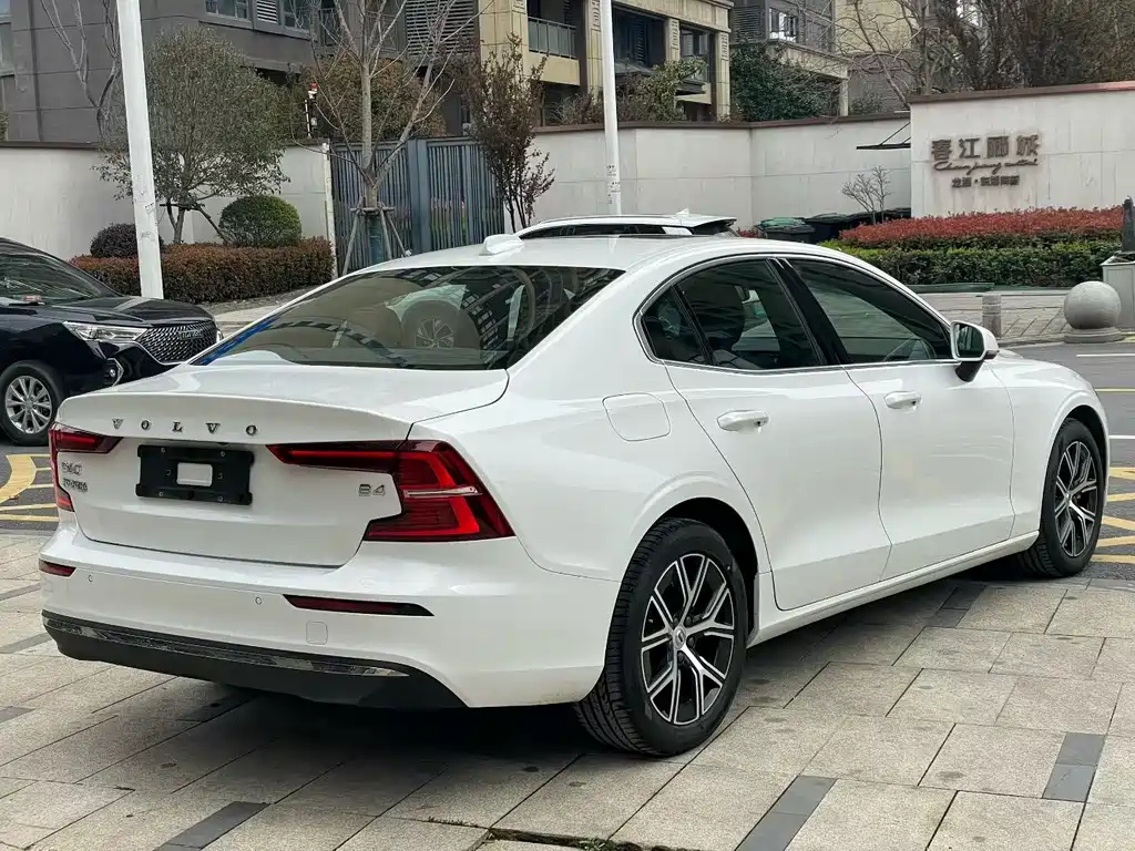 Volvo S60 2024 B4 Zhiyi Luxury Edition купить на сайте DeffCars