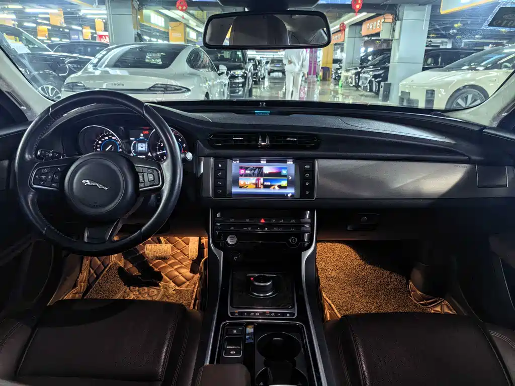 Jaguar XFL 2017 XFL 2.0T 240PS Deluxe Edition купить на сайте DeffCars
