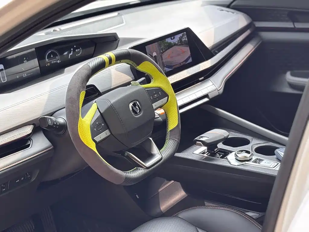 Changan UNI-V 2022 1.5T premium model купить на сайте DeffCars
