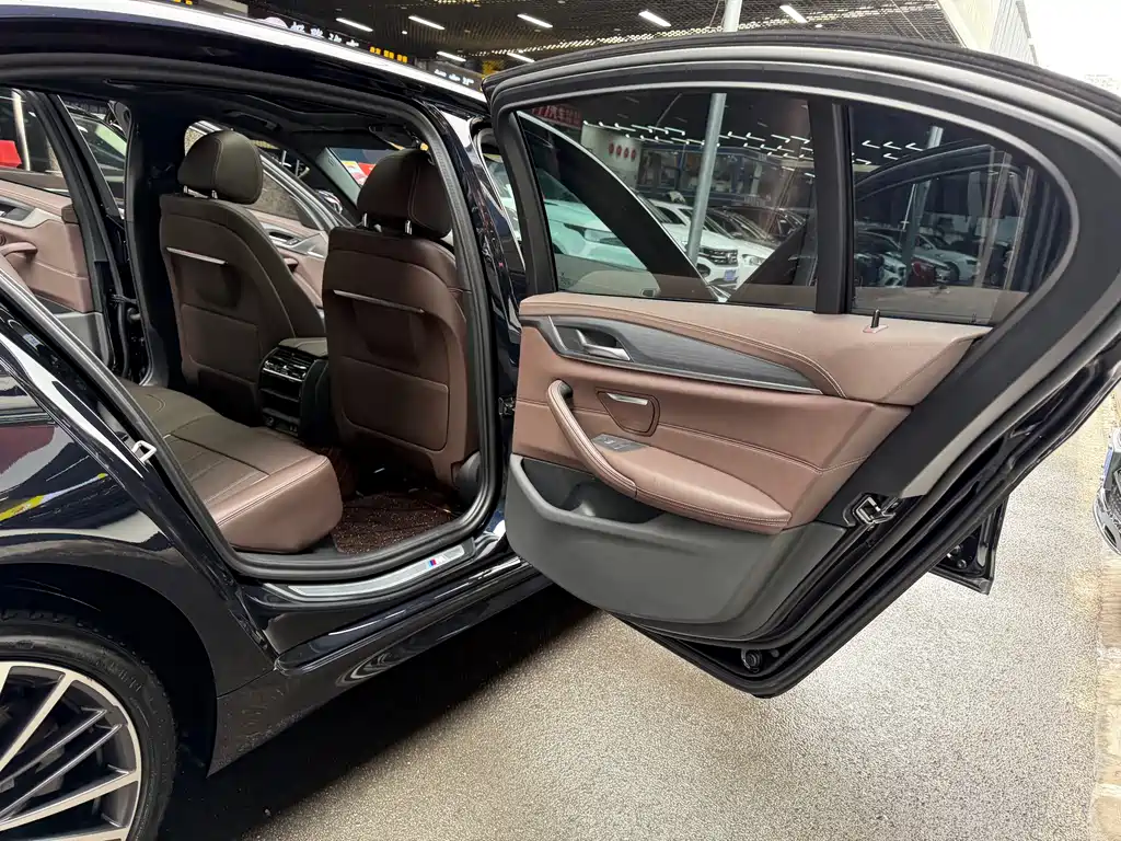 BMW 5 Series 2023 facelift 530Li leading M sports package купить на сайте DeffCars
