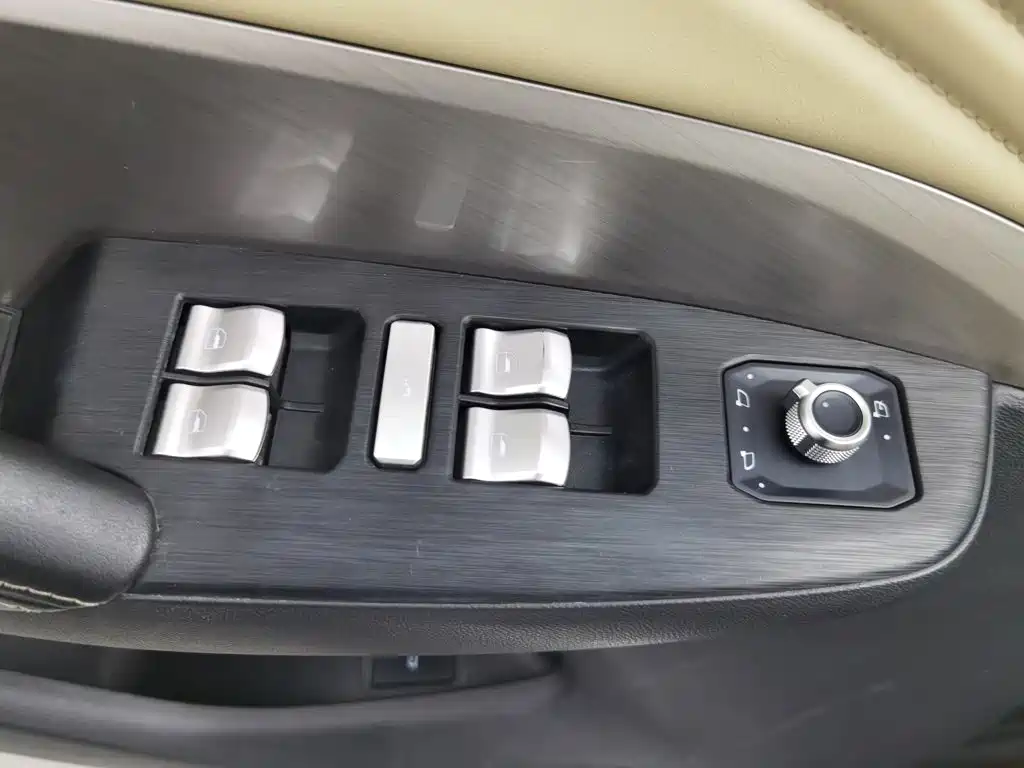 Wei brand VV6 2018 2.0T two-wheel drive flagship model National V купить на сайте DeffCars