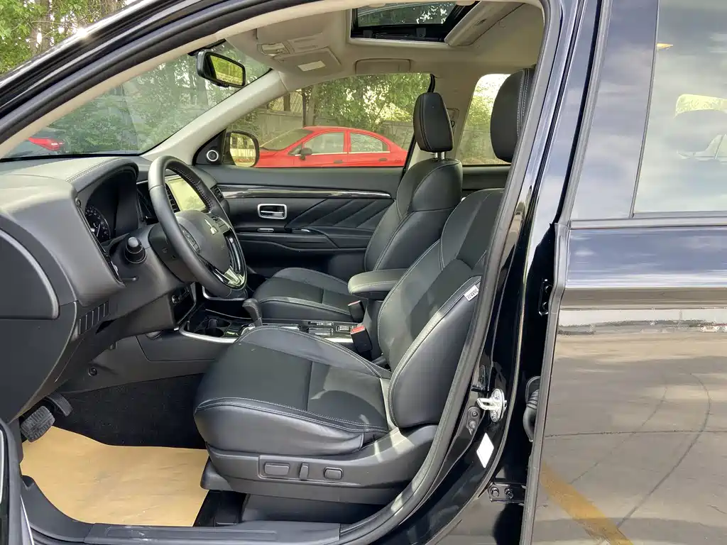 Outlander 2020 2.0L 2WD Enjoy Edition 7 seats купить на сайте DeffCars