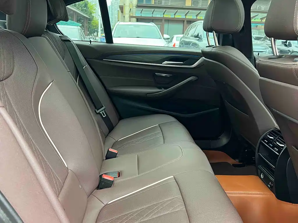 BMW 5 Series New Energy 2021 535Le M Sports Package купить на сайте DeffCars