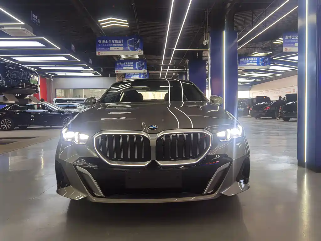 BMW 5 Series 2025 530Li Exclusive M Sports Package купить на сайте DeffCars