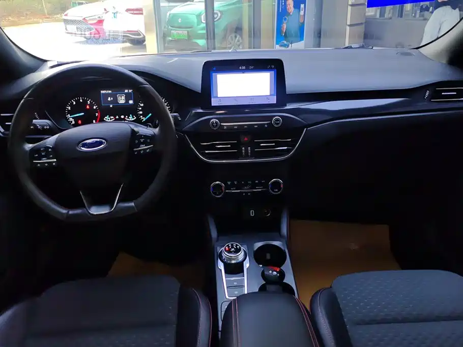Focus 2020 Hatchback EcoBoost 180 Automatic ST Line купить на сайте DeffCars
