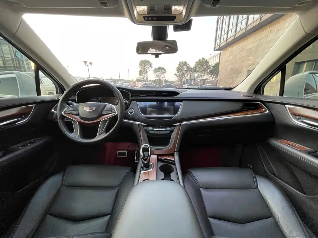 Cadillac XT5 2018 25T luxury model купить на сайте DeffCars