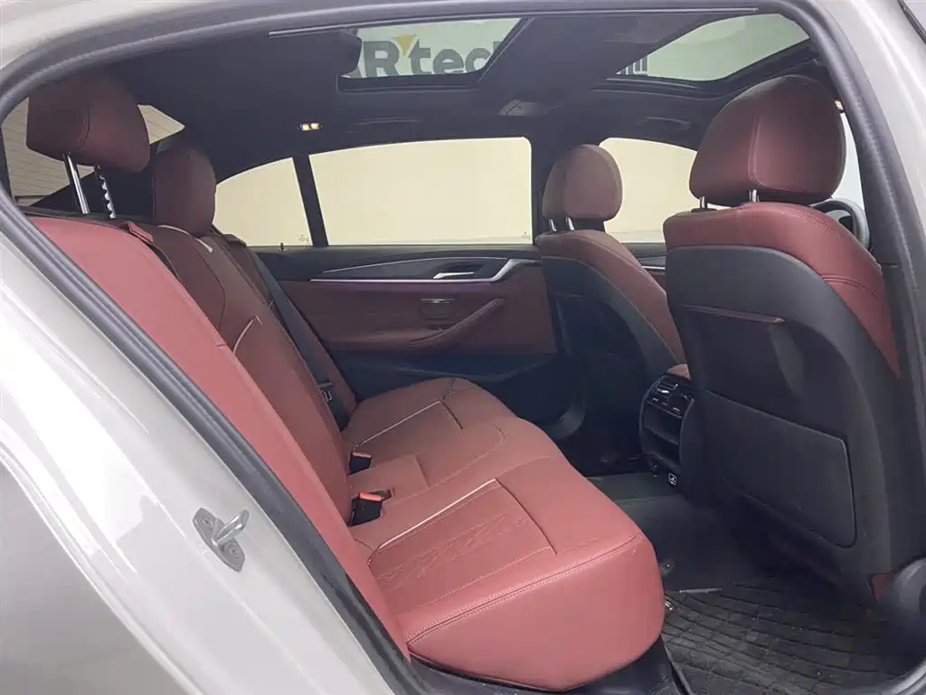 BMW 5 Series 2023 530Li Leading M Sports Package купить на сайте DeffCars