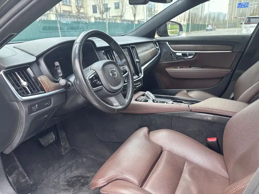Volvo S90 2022 B5 Zhiyuan Luxury Edition купить на сайте DeffCars