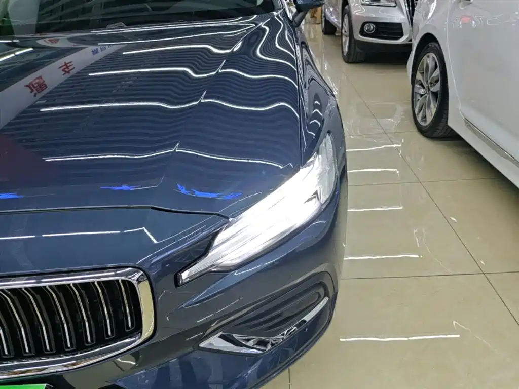 Volvo S60 2023 B4 Zhiyi Luxury Edition купить на сайте DeffCars
