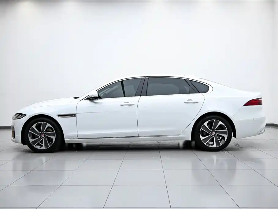 Jaguar XFL 2023 XFL 2.0T P200 2WD Elite Deluxe Edition купить на сайте DeffCars