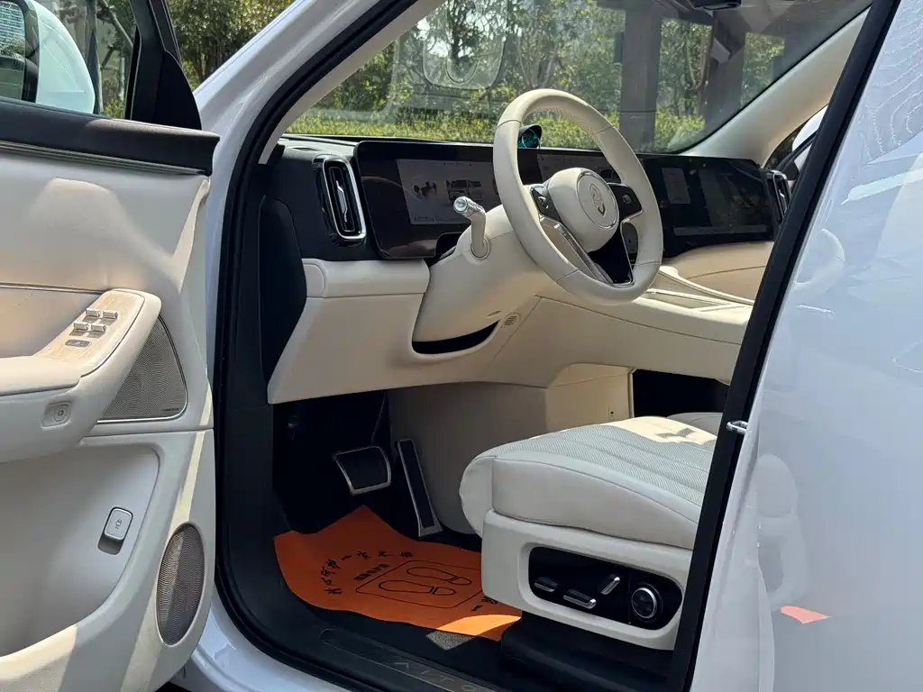 Wenjie M8 2025 extended range Ultra version 53.4kWh 6-seater version купить на сайте DeffCars