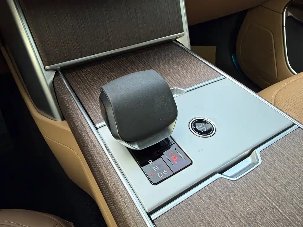 Range Rover 2025 3.0 L6 400PS Genesis Extended Edition купить на сайте DeffCars