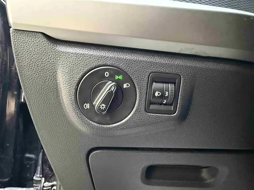 Lavida 2022 1.5L automatic fashion version купить на сайте DeffCars