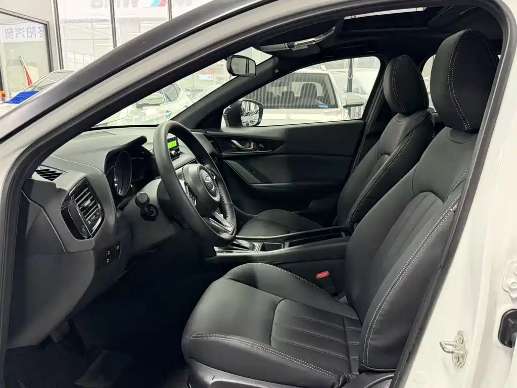 Mazda CX-4 2021 2.0L automatic two-wheel drive Blue Sky Vitality Edition купить на сайте DeffCars