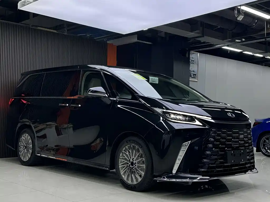 Lexus LM 2025 500h six-seater premium version купить на сайте DeffCars