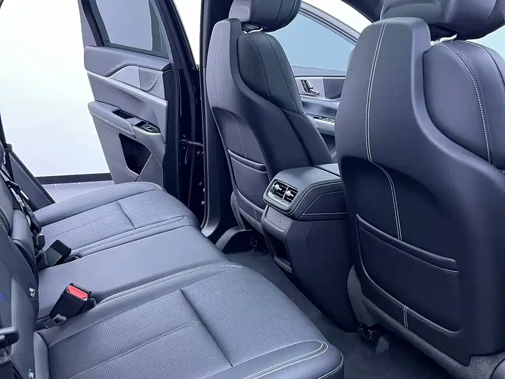 Cadillac XT5 2025 2.0T luxury model купить на сайте DeffCars