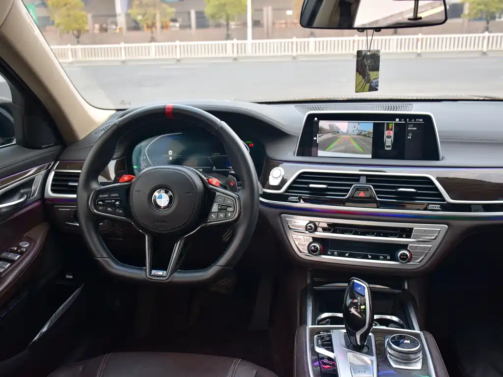 BMW 7 Series 2016 730Li Leading Model купить на сайте DeffCars