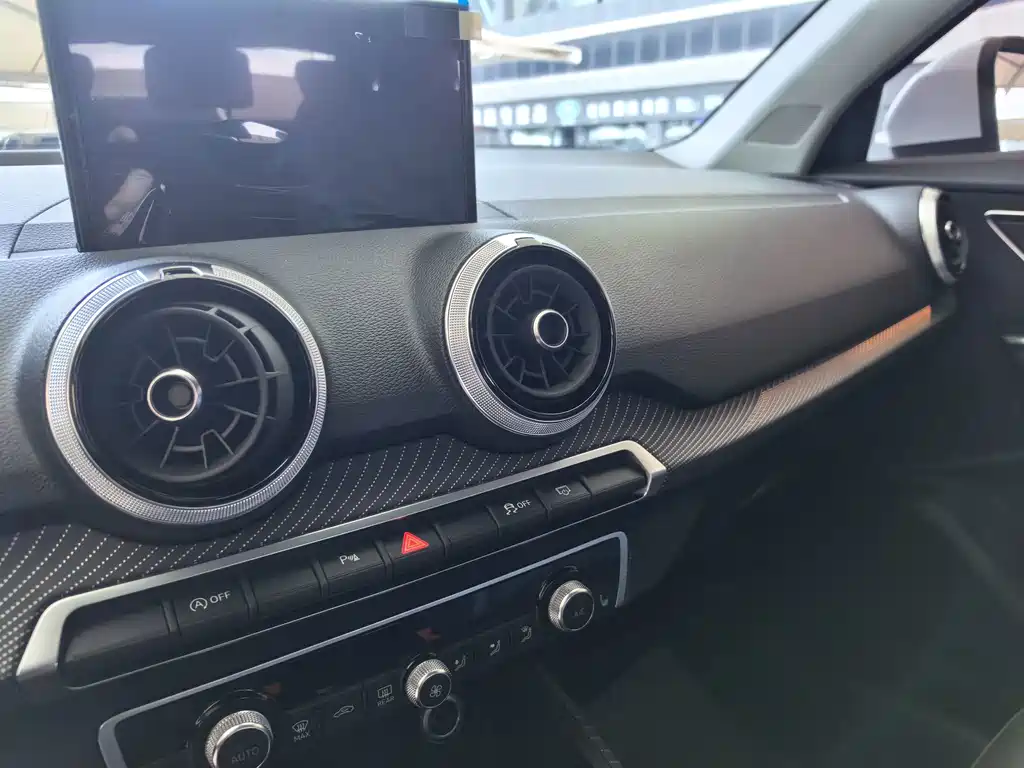Audi Q2L 2022 35 TFSI fashionable and dynamic купить на сайте DeffCars