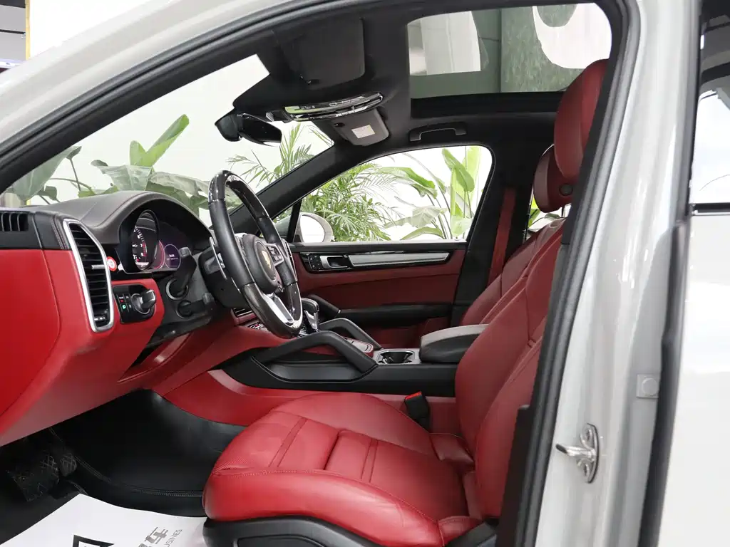Cayenne New Energy 2022 Cayenne E-Hybrid 2.0T Platinum Edition купить на сайте DeffCars
