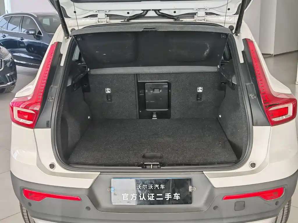 Volvo XC40 2025 B4 four-wheel drive Zhiyuan luxury version купить на сайте DeffCars