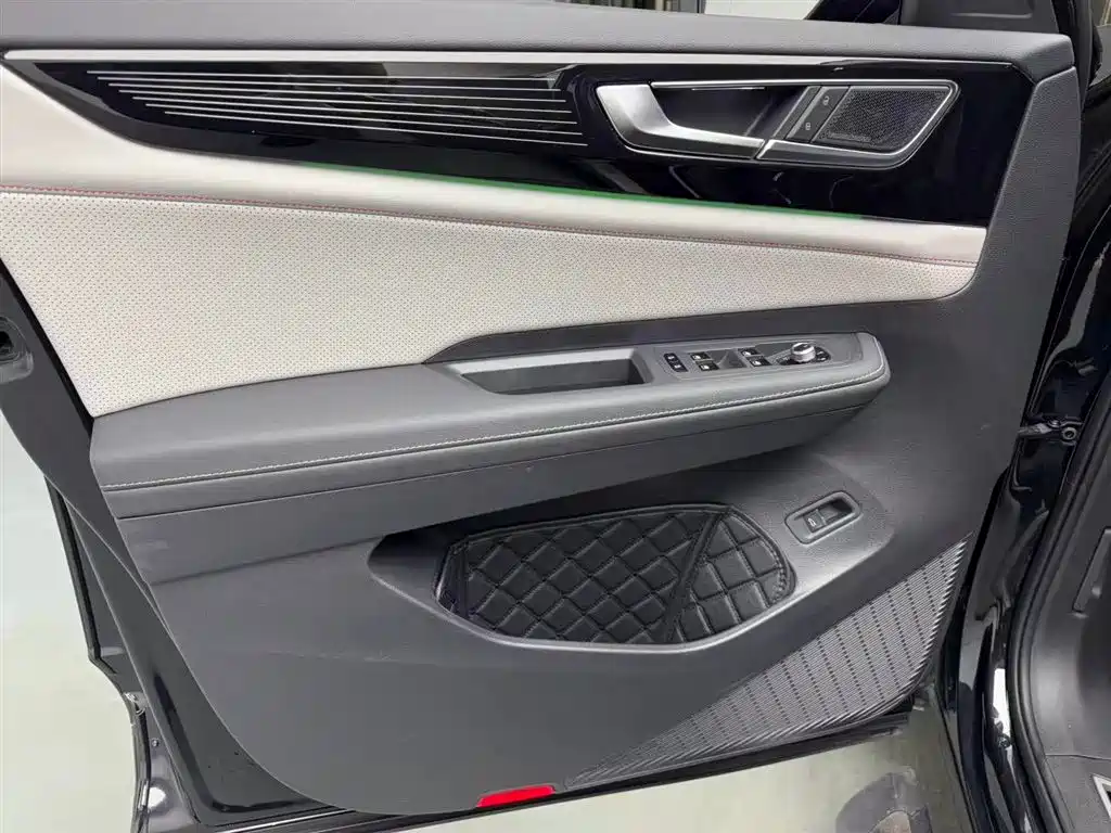 Touron 2023 Touron X 530 V6 four-wheel drive respected flagship version купить на сайте DeffCars