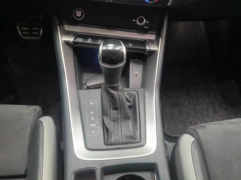 Audi Q3 2022 40 TFSI Fashionable and Dynamic купить на сайте DeffCars