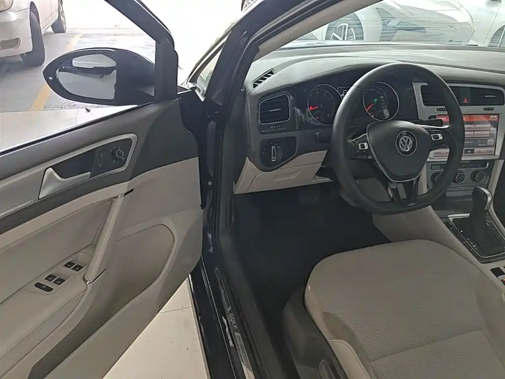 Golf 2018 1.6L automatic comfort type купить на сайте DeffCars