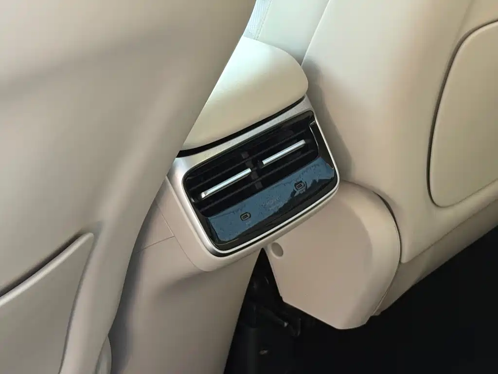 Zhijie R7 2025 extended range 331km Ultra купить на сайте DeffCars