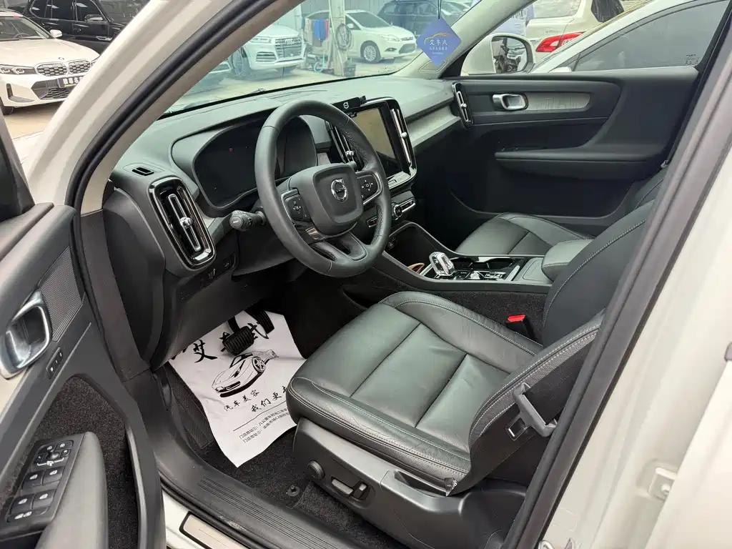 Volvo XC40 2022 T4 four-wheel drive Zhiyuan Deluxe Edition купить на сайте DeffCars