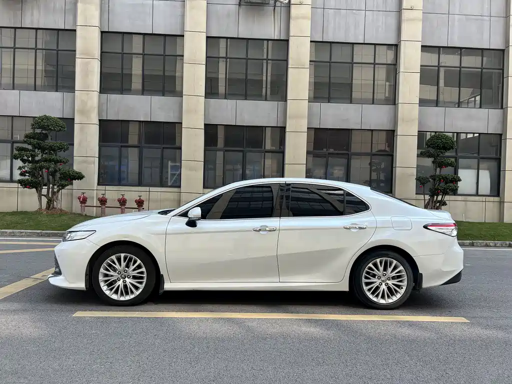 Camry 2019 2.5G Deluxe Edition National VI купить на сайте DeffCars