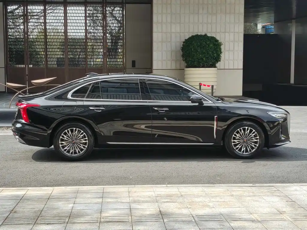 Hongqi H5 2025 2.0T automatic Qichang version купить на сайте DeffCars