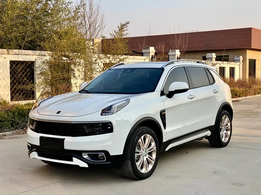 Lynk & Co 01 2017 2.0T two-wheel drive Pro version купить на сайте DeffCars