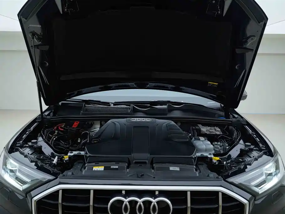Audi Q7 2023 45 TFSI quattro S line sports купить на сайте DeffCars