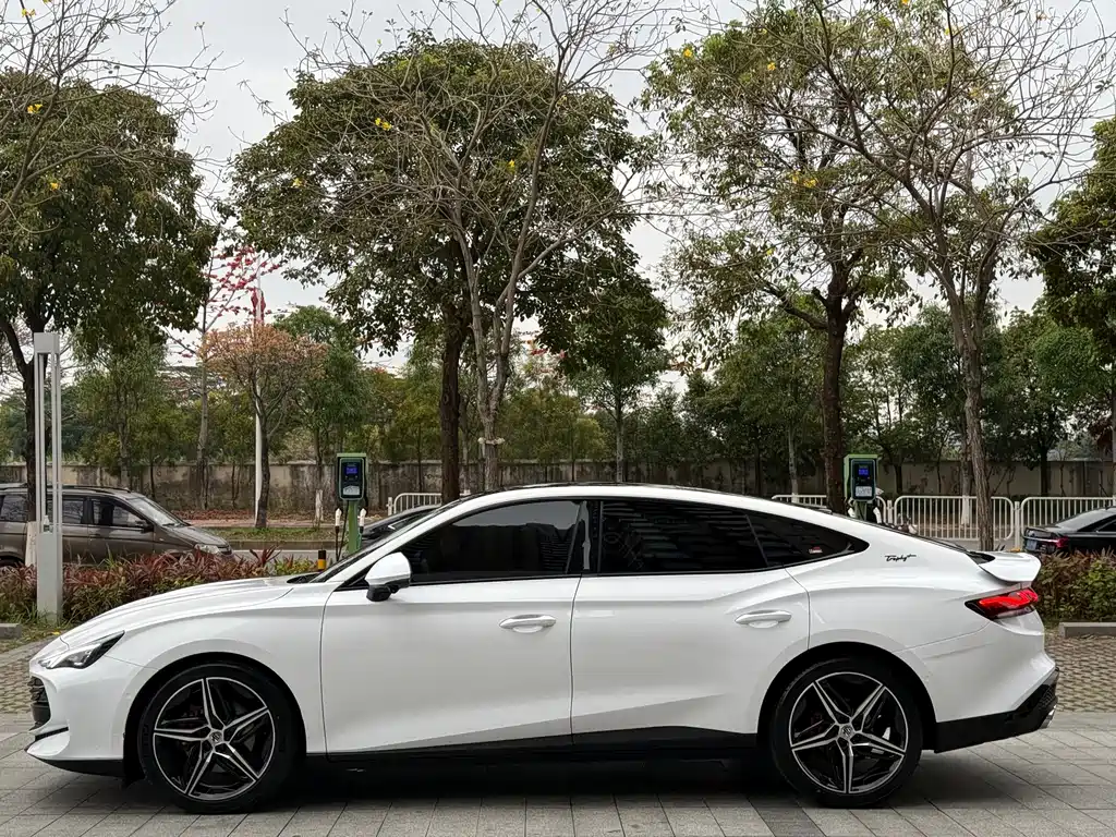 MG7 2023 2.0T automatic Trophy+ engine version купить на сайте DeffCars