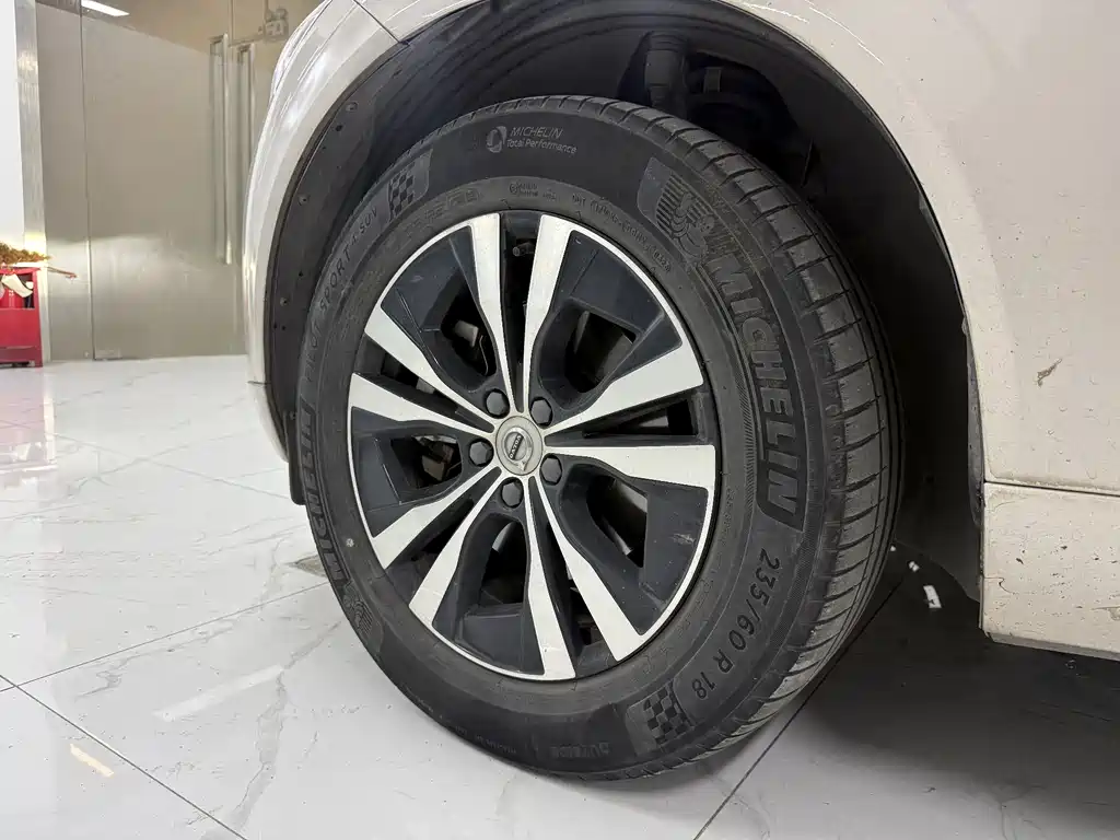 Volvo XC60 2023 B5 four-wheel drive Zhiyi Luxury Edition купить на сайте DeffCars
