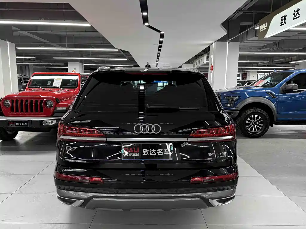 Audi Q7 2021 55 TFSI quattro S line sports version купить на сайте DeffCars