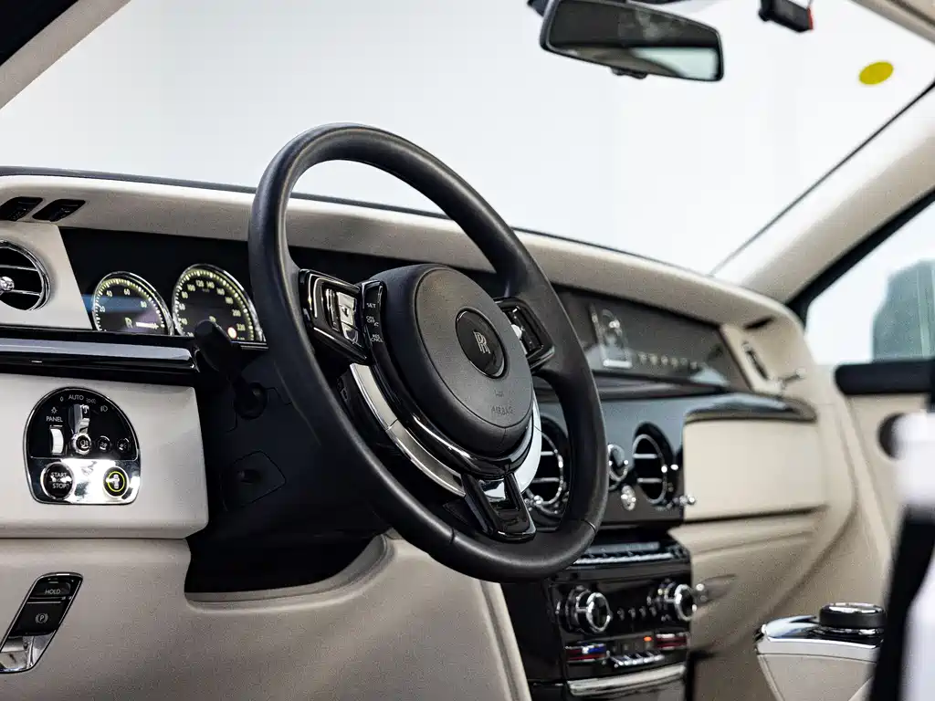 Phantom 2018 6.7T long wheelbase version купить на сайте DeffCars