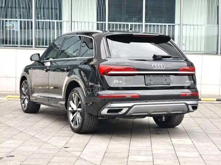 Audi Q7 2023 55 TFSI quattro S line sports version купить на сайте DeffCars