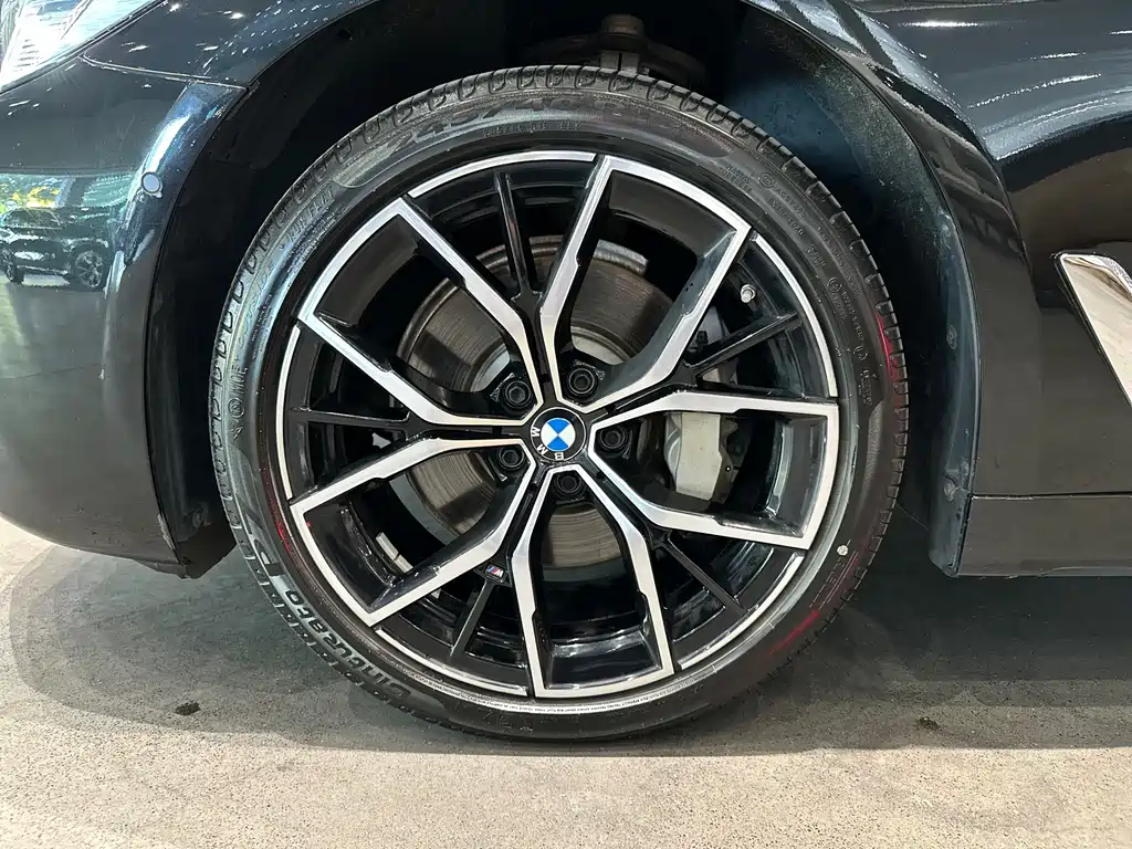 BMW 5 Series 2022 Facelift Three 530Li Exclusive M Sports Package купить на сайте DeffCars