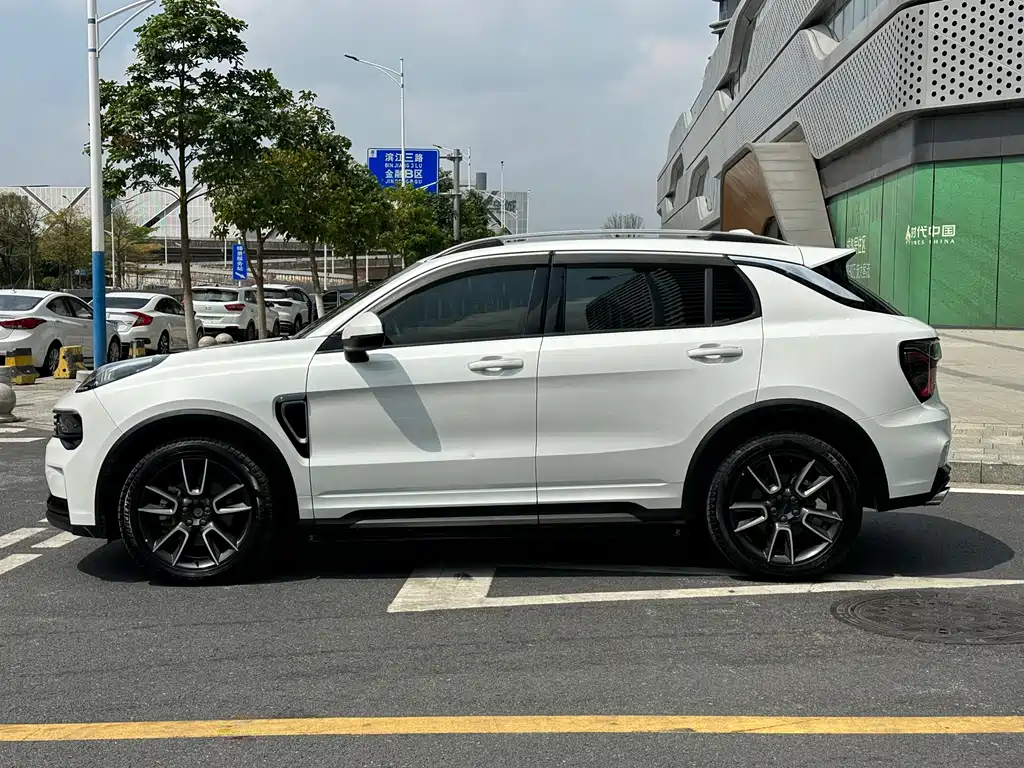 Lynk & Co 01 2021 2.0TD 2WD Pro купить на сайте DeffCars