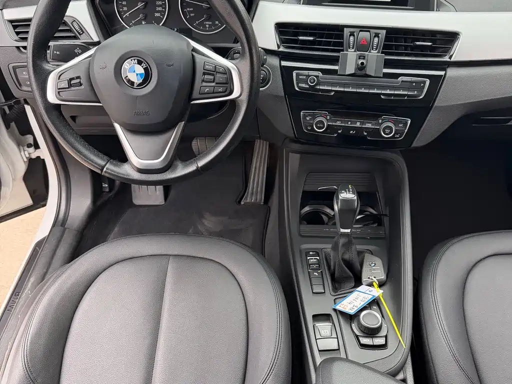 BMW X1 2016 sDrive18Li Exclusive Model купить на сайте DeffCars