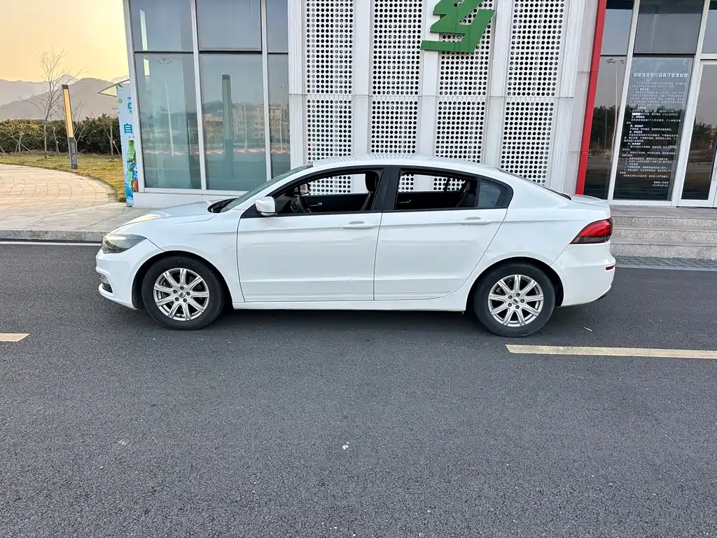 Qoros 3 2018 Sedan 1.6L Automatic Leading Type купить на сайте DeffCars