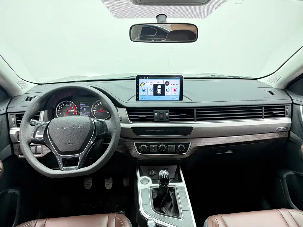 Fengxing T5 2022 Prosperity Model 1.6L Manual Dream Edition Five Seats купить на сайте DeffCars
