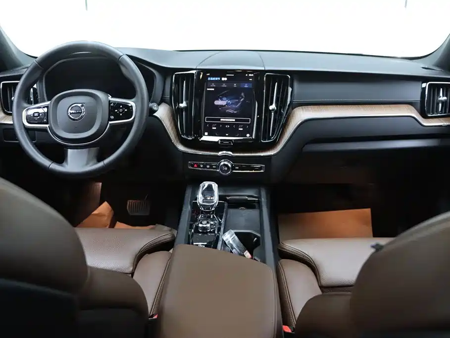 Volvo XC60 2024 B5 four-wheel drive Zhiyuan Deluxe Edition купить на сайте DeffCars