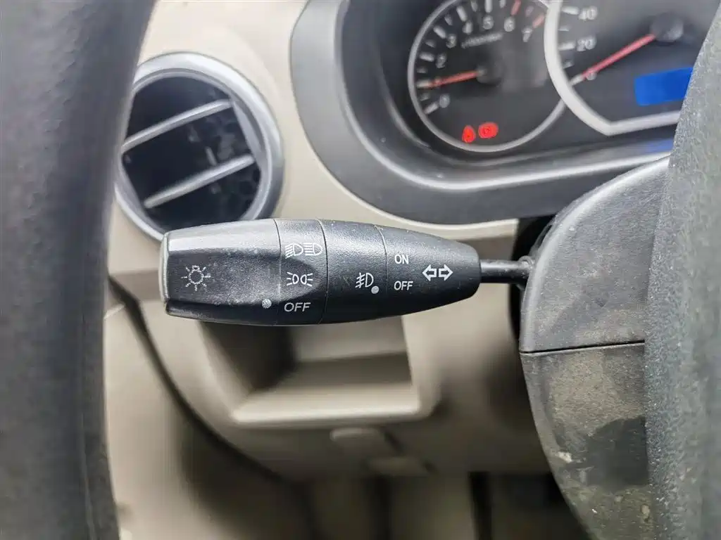 Wuling Hongguang 2013 1.5L Comfort Type купить на сайте DeffCars