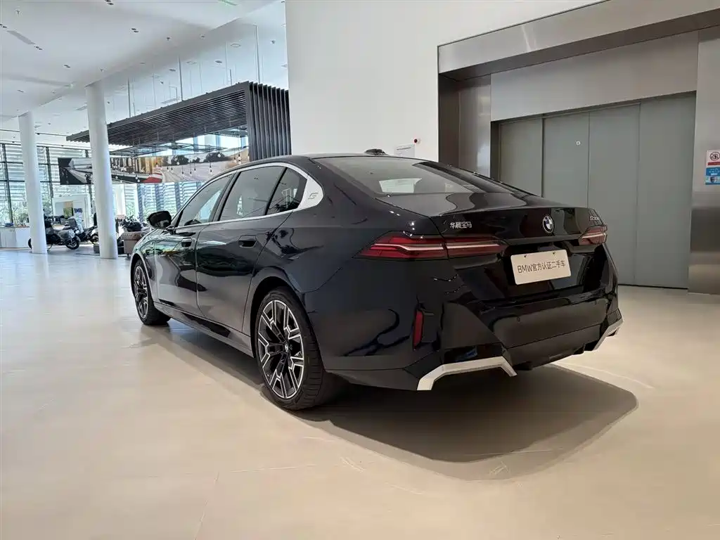 BMW 5 Series 2025 530Li Exclusive M Sports Package купить на сайте DeffCars