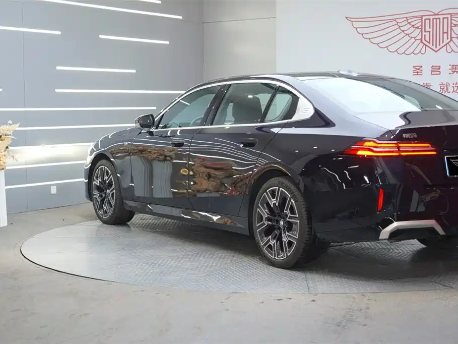 BMW 5 Series 2025 530Li Exclusive M Sports Package купить на сайте DeffCars